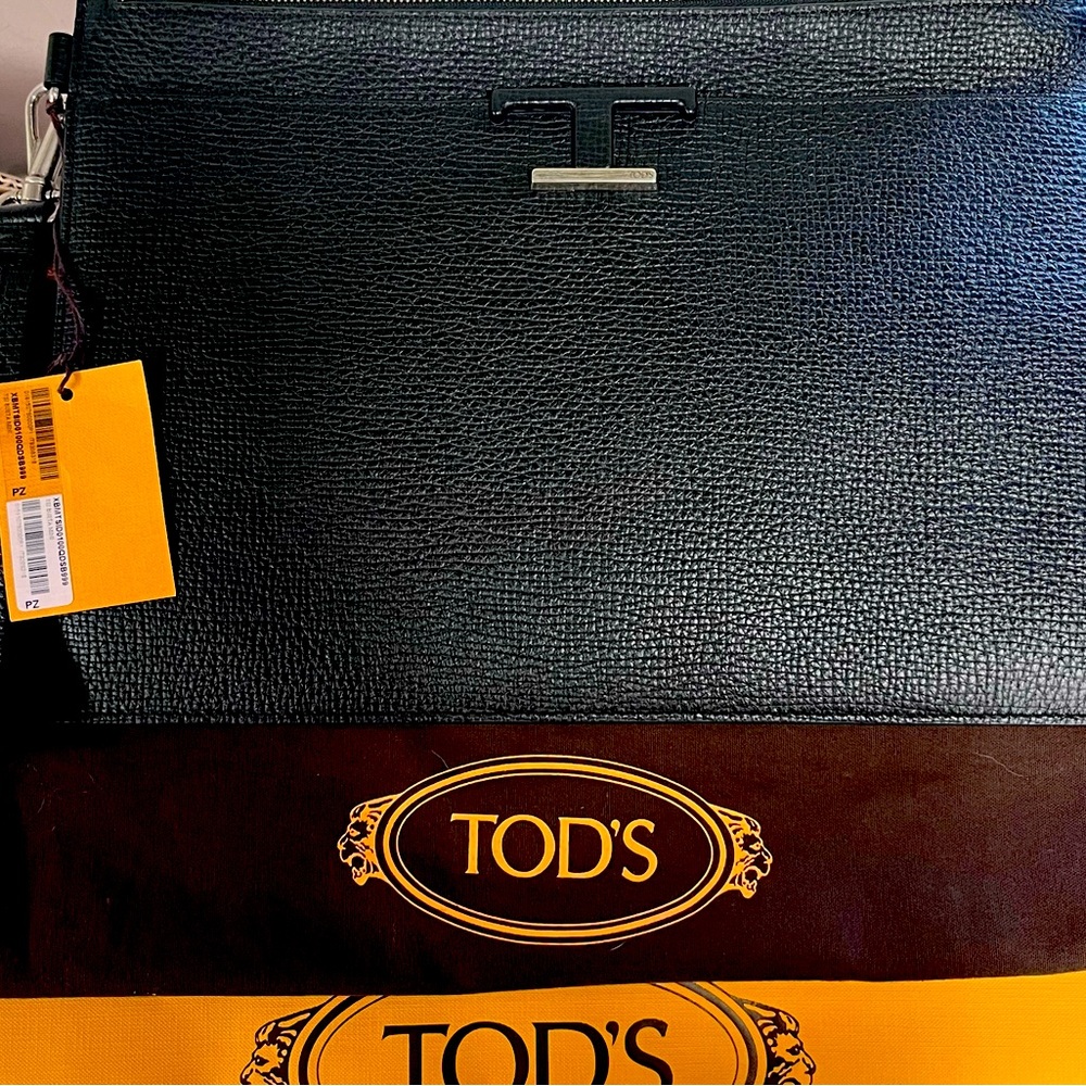 Tod’s Genuine Leather Wristlet